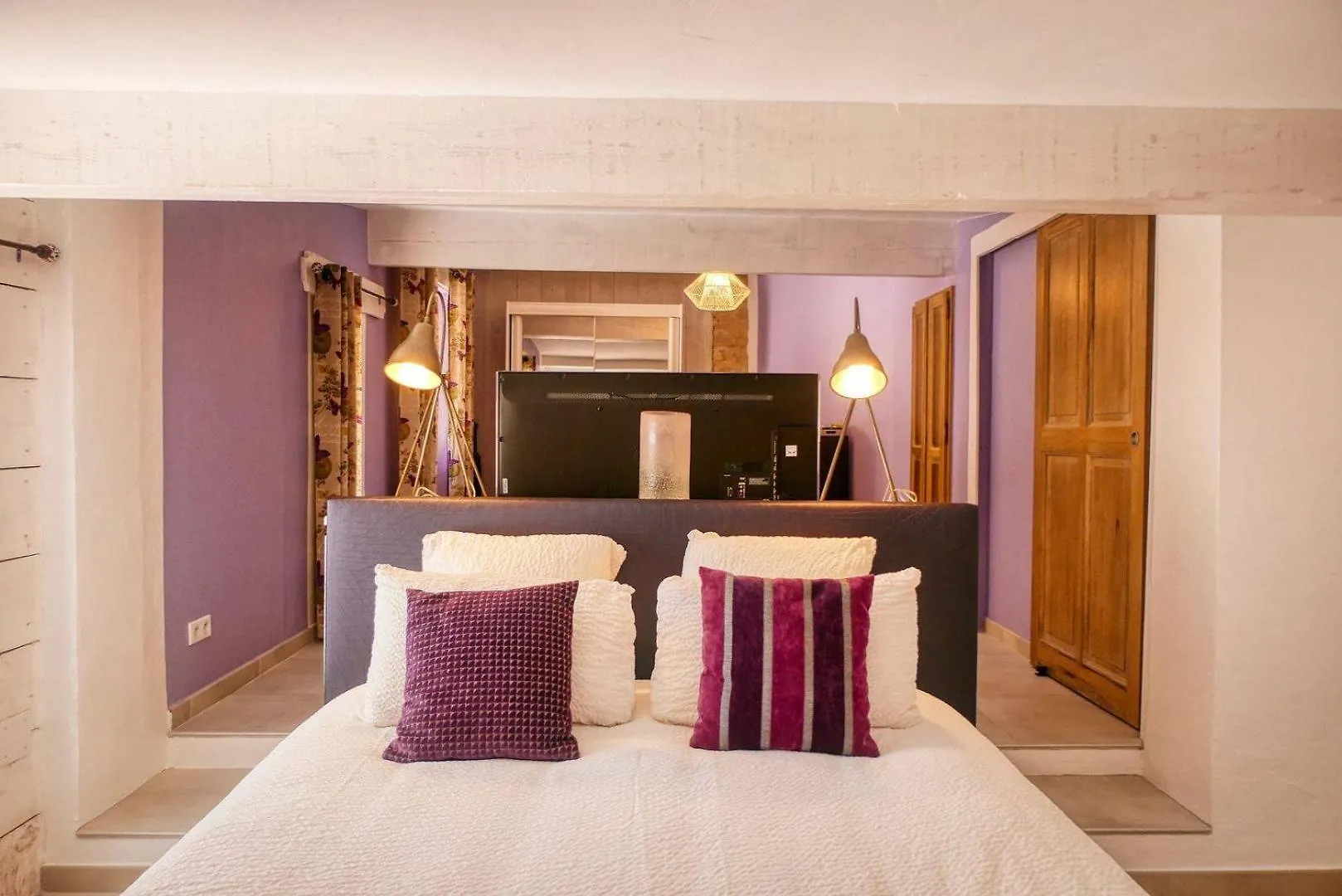 Le Hameau Fleur De Pierres , Chambre , Gite Et Table D'Hotes Murs  3*, Murs (Vaucluse)