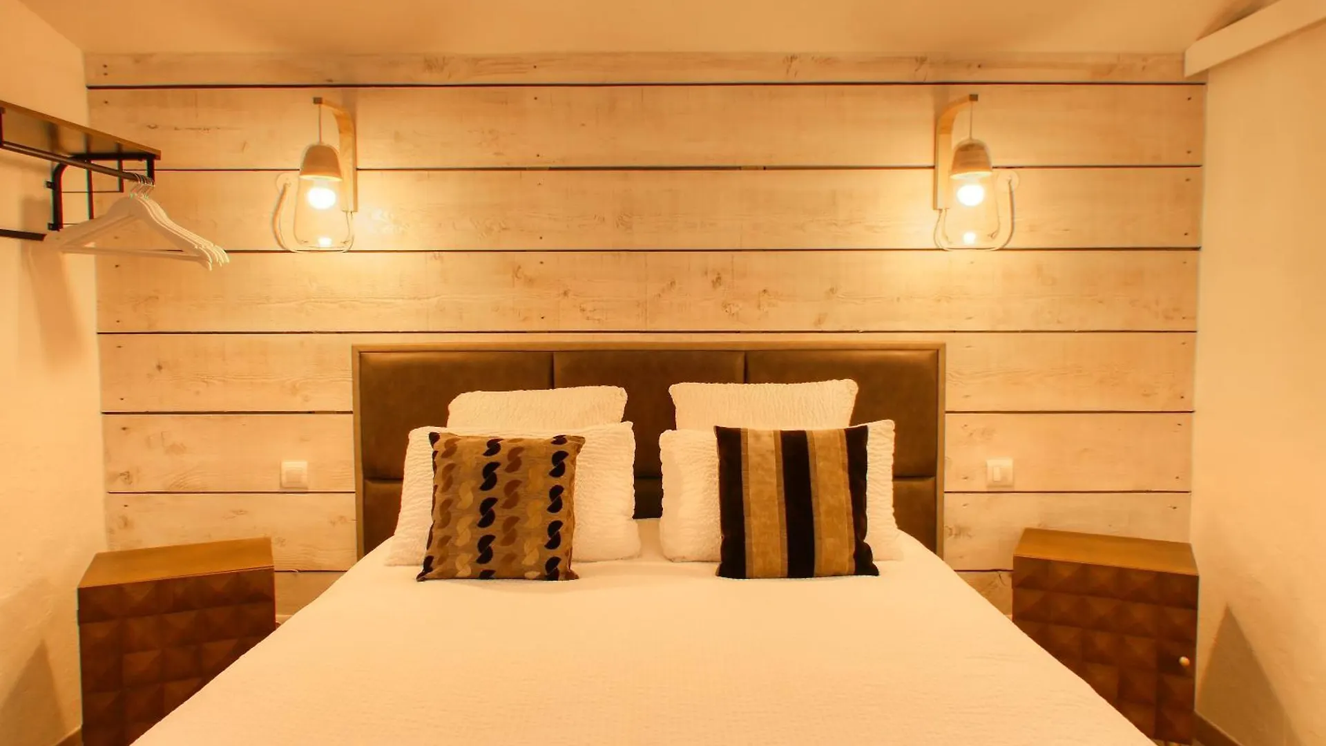 Le Hameau Fleur De Pierres , Chambre , Gite Et Table D'Hotes Murs  Murs (Vaucluse)