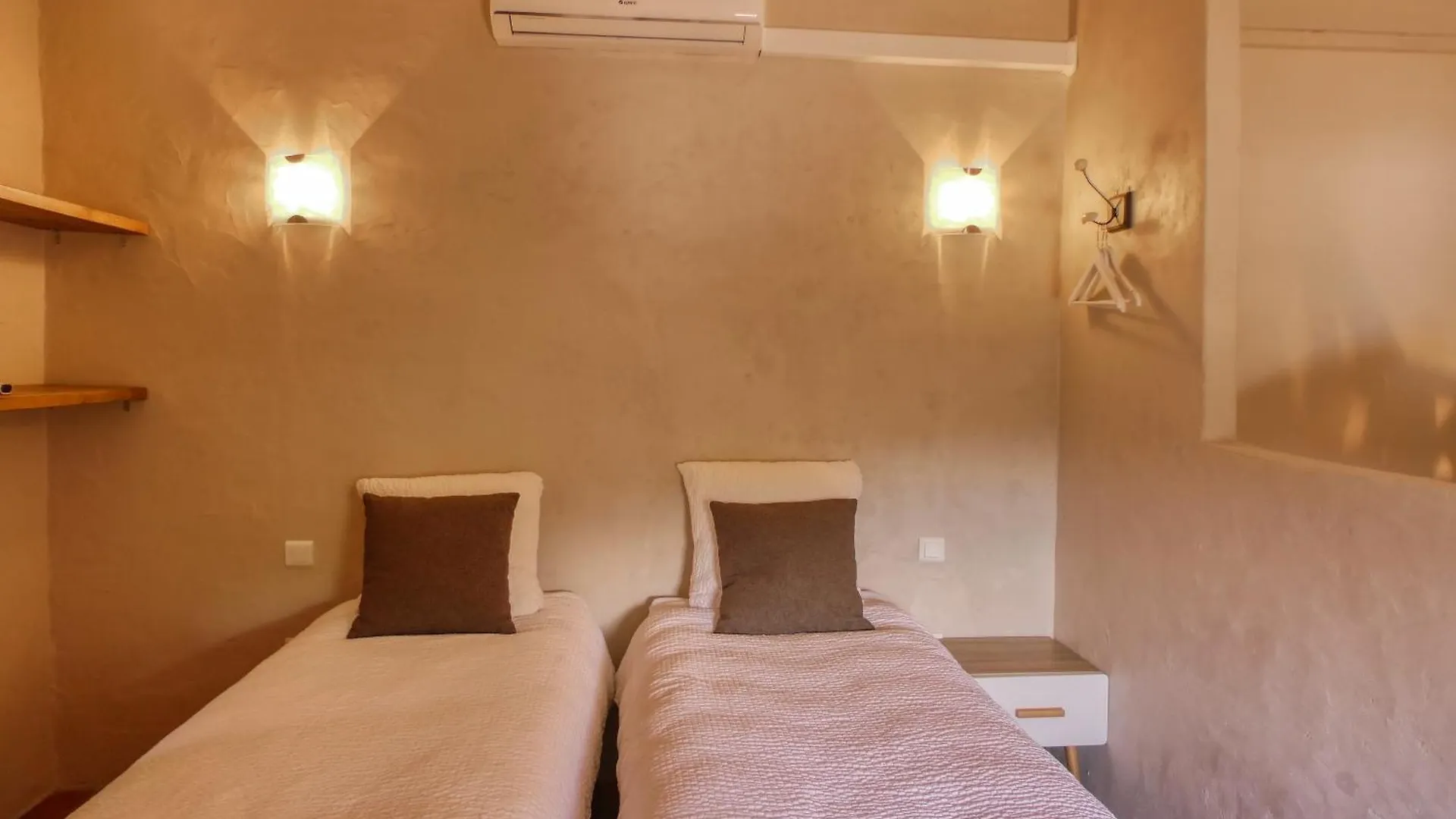 Le Hameau Fleur De Pierres , Chambre , Gite Et Table D'Hotes Murs  Gasthof Murs (Vaucluse)