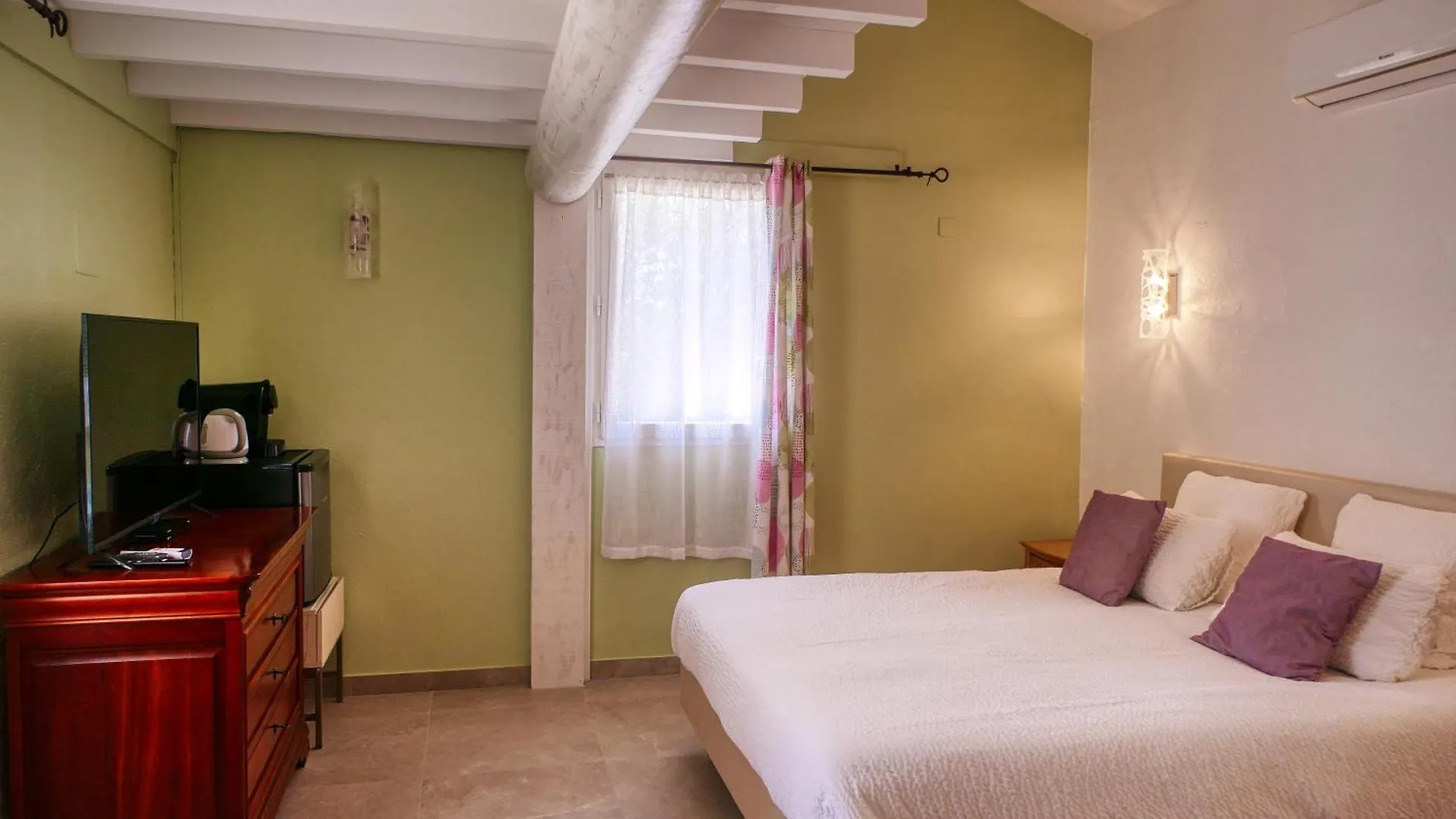 Le Hameau Fleur De Pierres , Chambre , Gite Et Table D'Hotes Murs  Murs (Vaucluse)